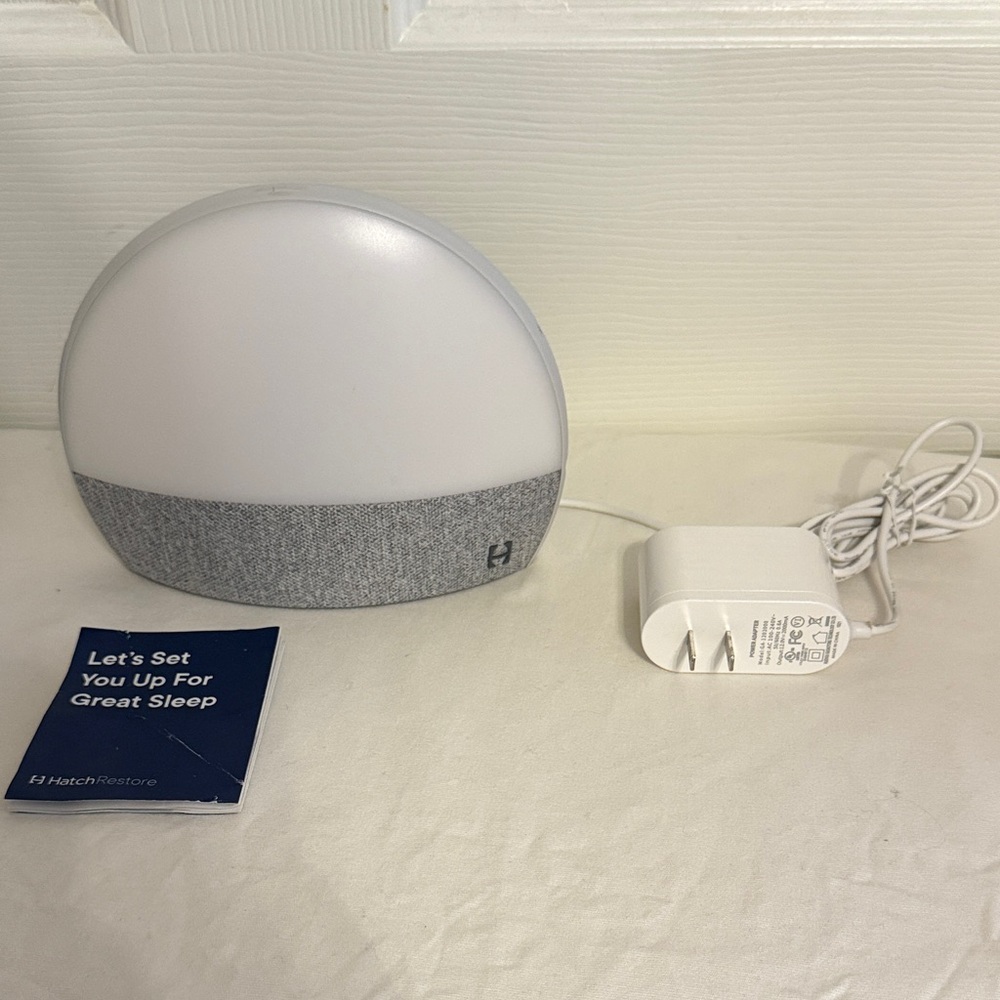 NWOT Hatch Restore White and Gray